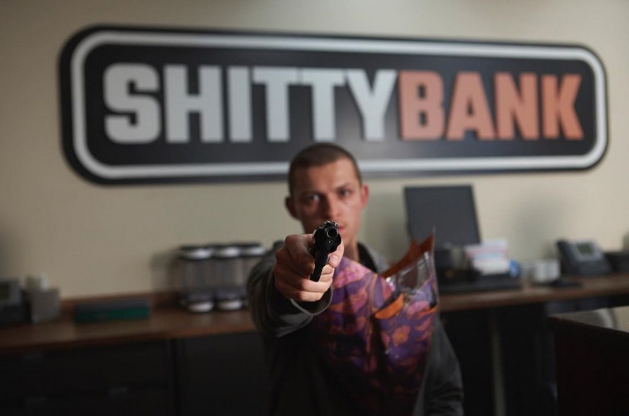Cherry: nuova immagine ufficiale di Tom Holland