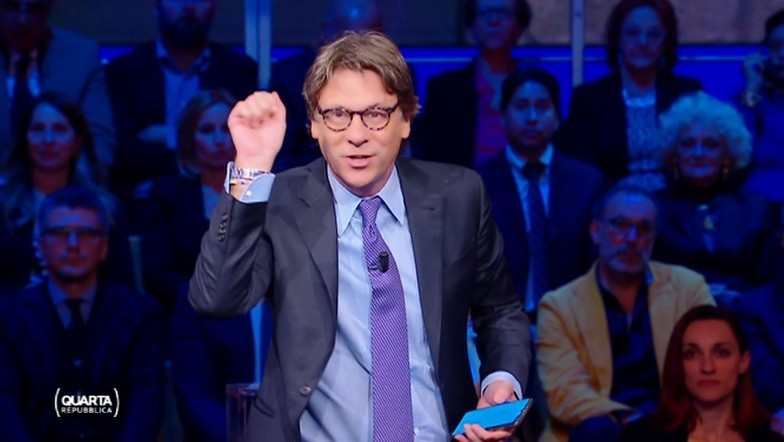 Quarta Repubblica, Veronesi attacca Porro sui social. Il conduttore gli risponde in diretta