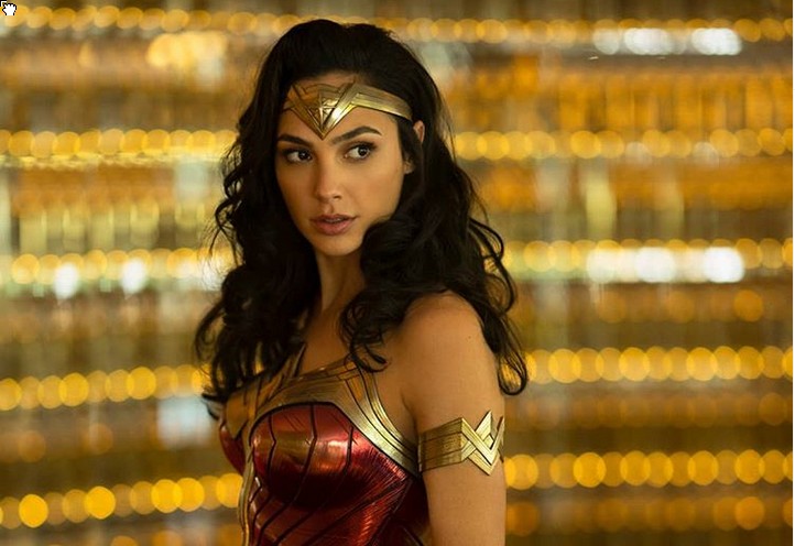 Coronavirus: Gal Gadot canta “Imagine” durante l’auto-quarantena (video)