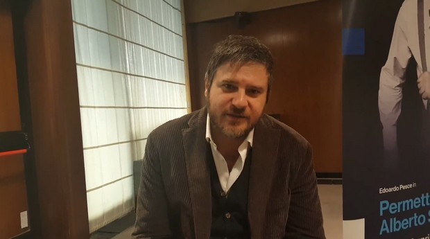 Permette? Alberto Sordi, Edoardo Pesce a Blogo: “E’ il mio primo ruolo da protagonista. E’ stato faticoso ma l’ho fatto con amore e sacrificio” (Video)