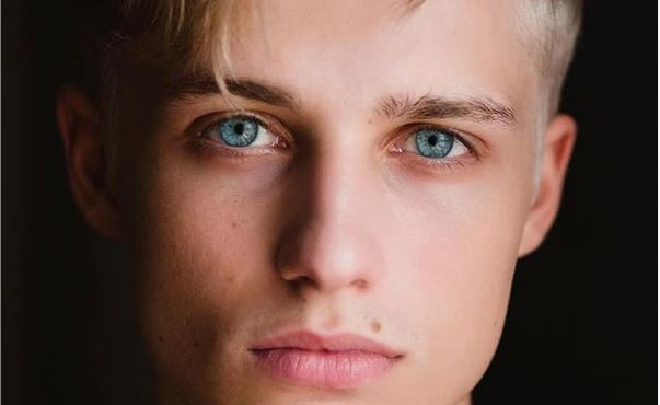 Amici 2020, Francesco Bertoli a Blogo: “”Carpe Diem?” La mia filosofia, oggi. La gentilezza? Una scelta anche trasgressiva in un mondo dove tutti urlano”