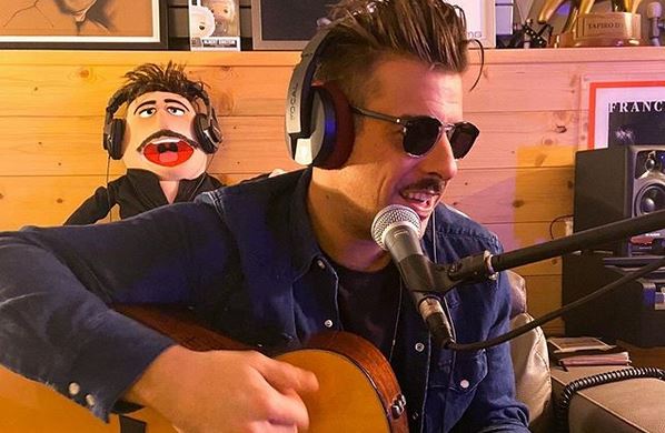 Francesco Gabbani, live acustico di un’ora in compagnia di buona musica e nobili fini #iostoacasa