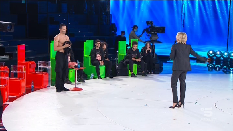 Amici 19, Valentin lascia il programma facendo infuriare Maria de Filippi (VIDEO)