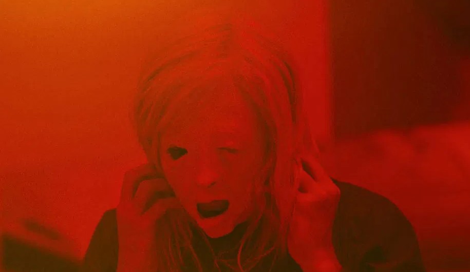 Possessor: trama e foto del thriller sci-fi di Brandon Cronenberg