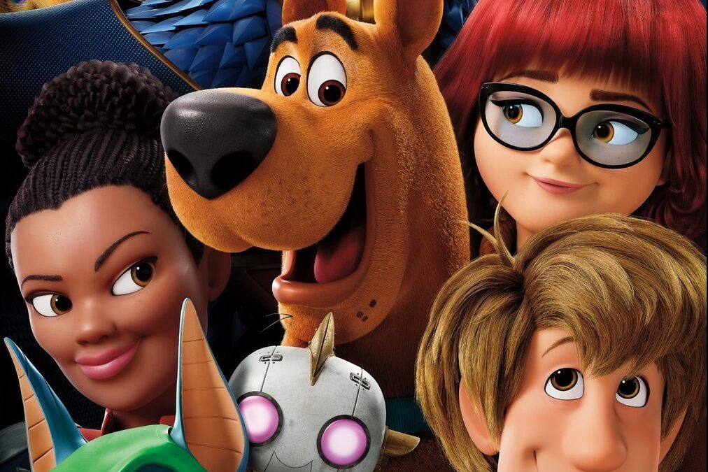 Scooby!: nuovo poster con Capitan Cavey e replica da collezione della Mistery Machine