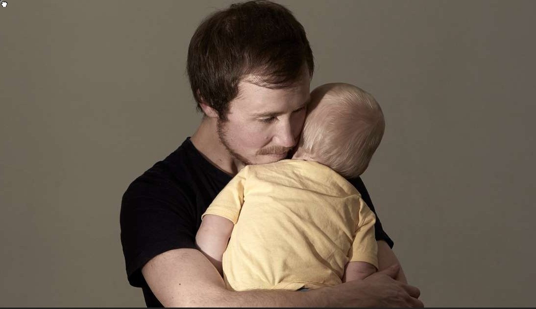 Seahorse: The Dad Who Gave Birth – trailer del documentario di Jeanie Finlay