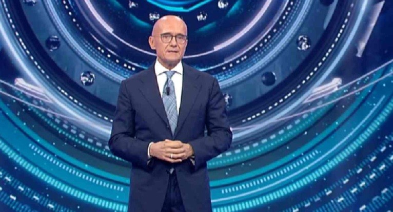 Grande Fratello Vip, nuovo cambio di studio. Signorini ‘sfrattato’ da Fuori dal coro (Retroscena Blogo)