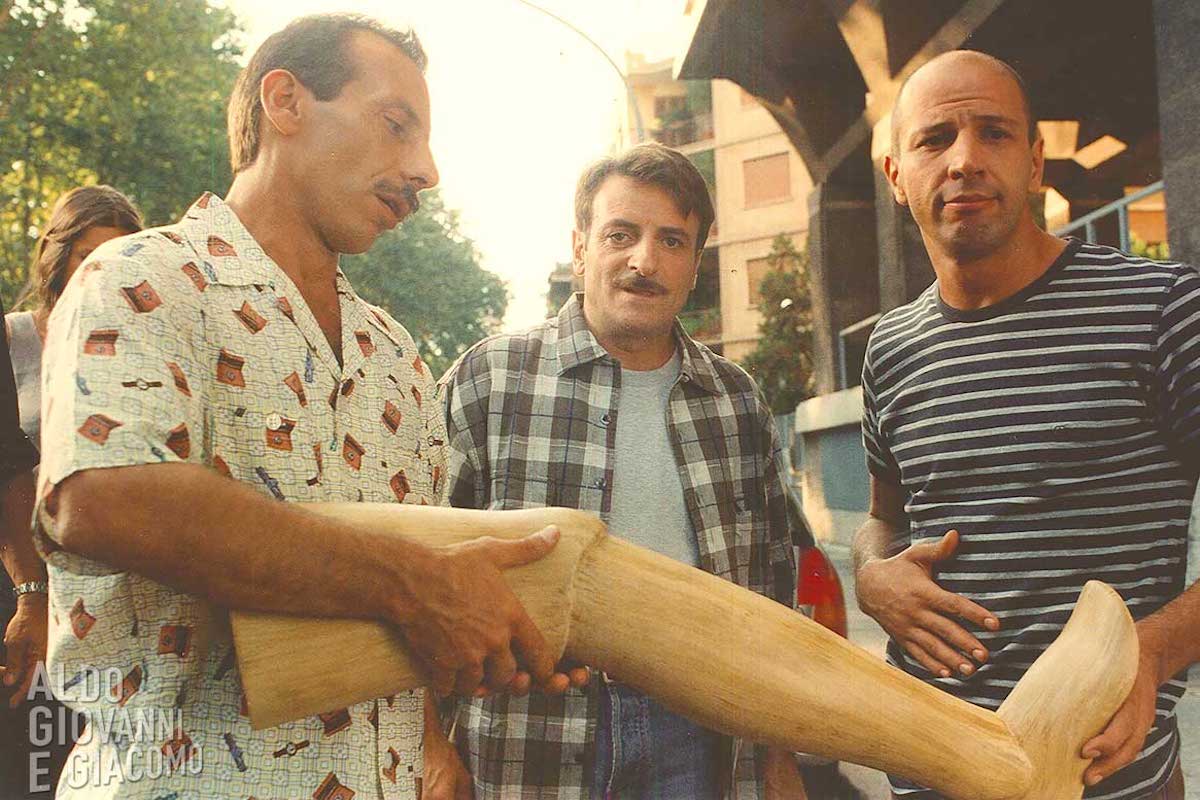 Stasera in tv: “Tre uomini e una gamba” su Italia 1