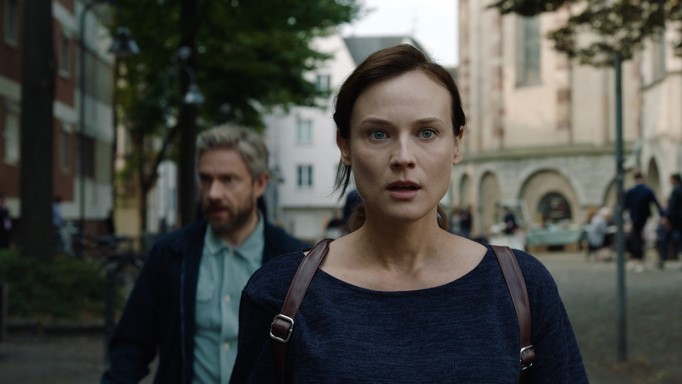 The Operative: foto e locandina dello spy-thriller con Martin Freeman
