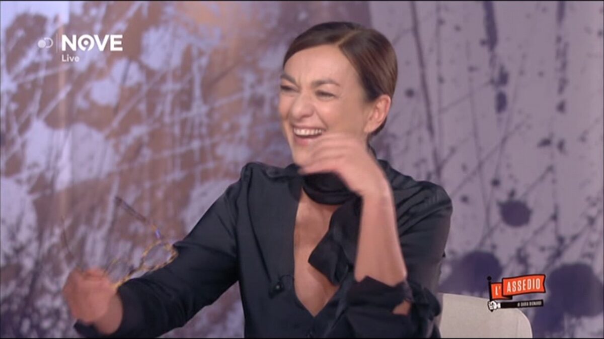 L’Assedio torna in onda, ma cambia pelle. Documentario e mini-talk in seconda serata