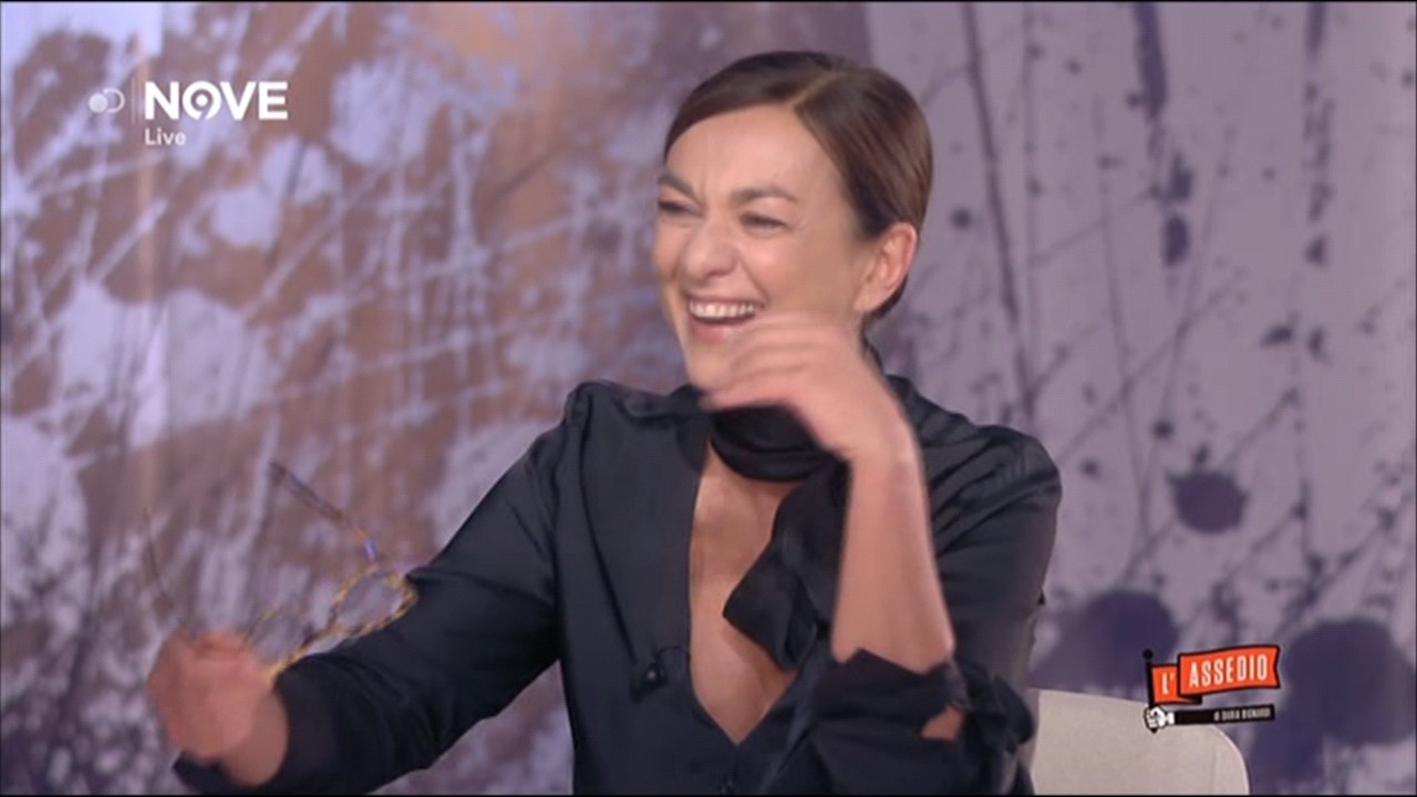 L’Assedio torna in onda, ma cambia pelle. Documentario e mini-talk in seconda serata