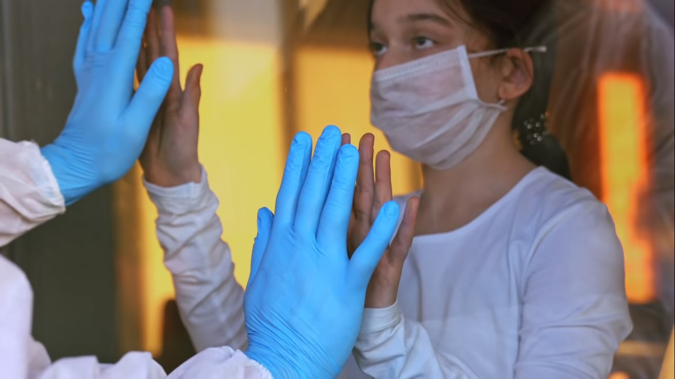Facebook, lo spot ai tempi del Coronavirus