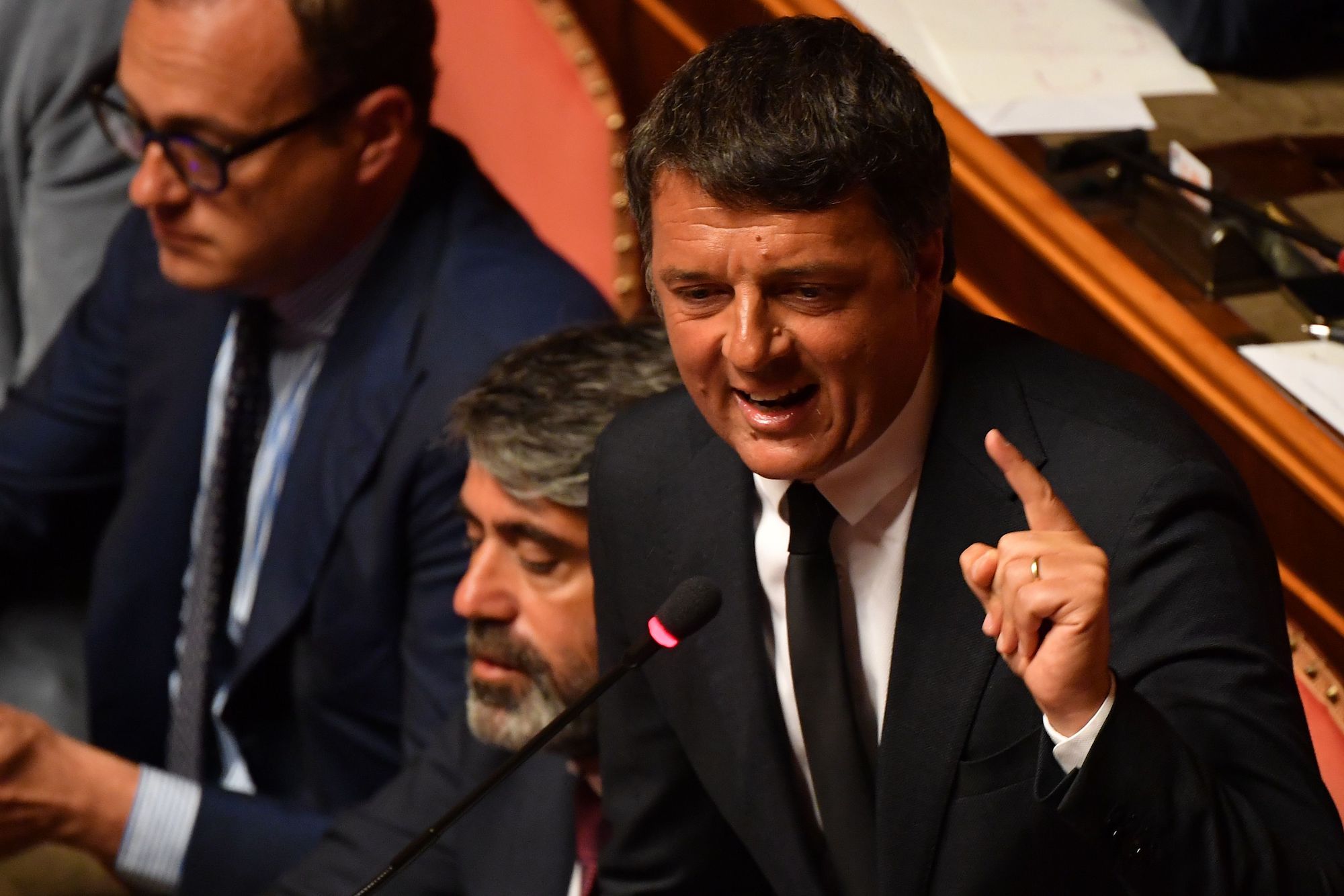 Conte: “Lockdown da scongiurare”. Renzi: “Ecco cosa non funziona nella gestione dell’emergenza”
