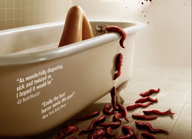 Slither compie 14 anni: recensione, curiosità e foto inedite del cult di James Gunn