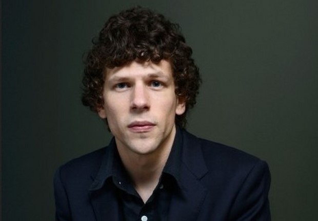 Jesse Eisenberg, Karen Gillan, Aaron Paul nel thriller sci-fi “Dual”