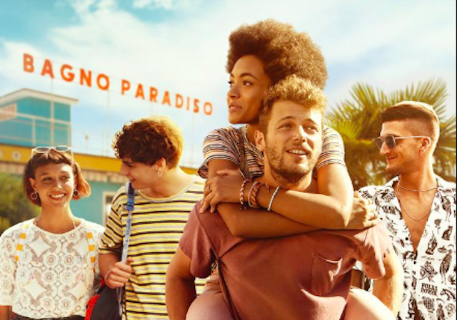 Summertime su Netflix, la recensione: l’amore sospeso sotto il sole d’estate