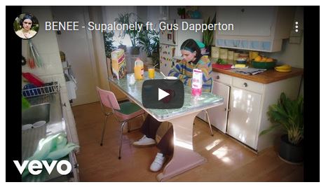 Supalonely, Benee feat Gus Dapperton: testo, traduzione e lyrics (video)