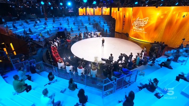 Amici Speciali, il pubblico ritorna in studio: 90 spettatori a distanza di sicurezza