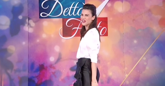Detto Fatto, gaffe fuorionda di Bianca Guaccero: “Come si fa ad igienizzare la…” (video)