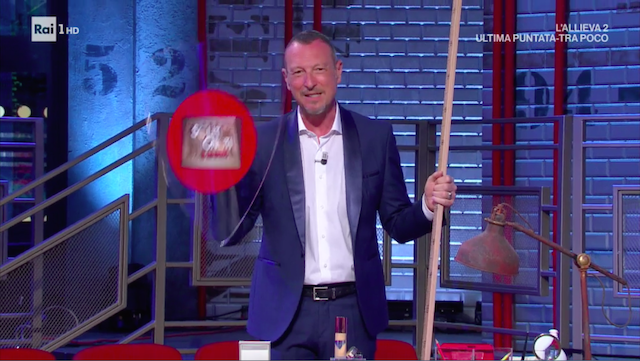 I Soliti Ignoti, plexiglass e distanze di sicurezza per il ritorno in tv (Video)