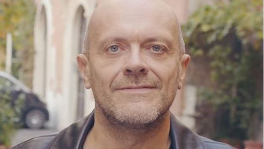 Max Pezzali rinvia i concerti all’estate 2021 ed è al lavoro sul nuovo album (e sarà ospite martedì a EPCC)