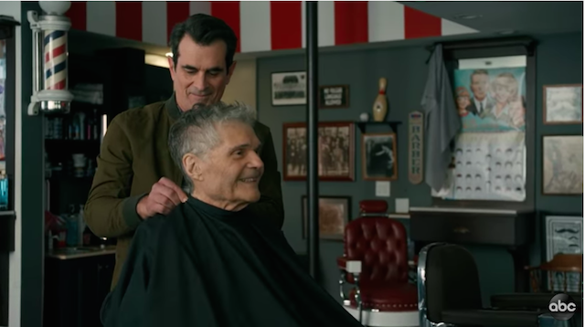 Moden Family, una scena con Phil e Frank (Fred Willard)