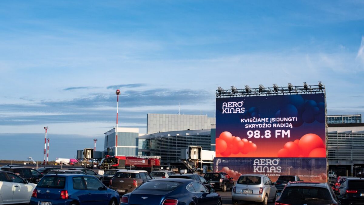 Aerocinema, ecco la risposta della Lituania alla chiusura di cinema e aeroporti