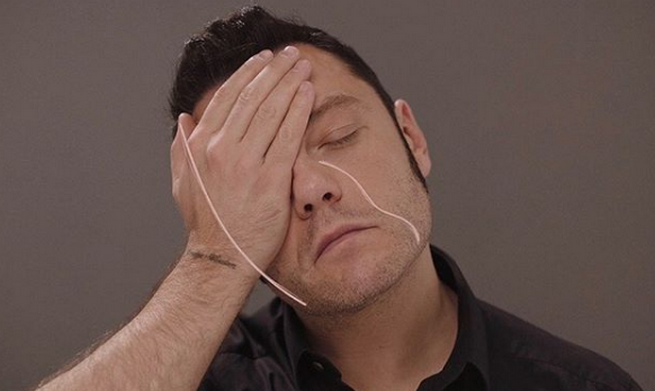 Tiziano Ferro, tour 2020 rinviato al 2021, è ufficiale (VIDEO)