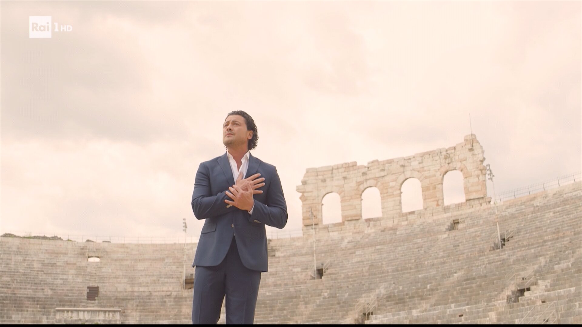Vittorio Grigolo canta l’Inno d’Italia all’Arena di Verona