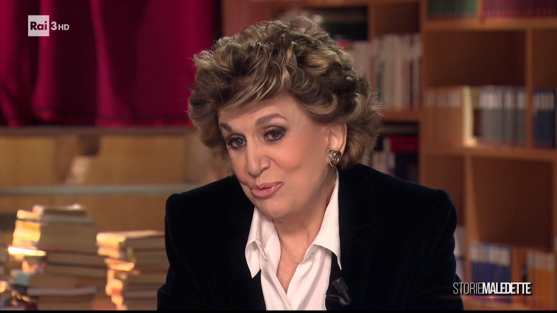 Storie Maledette, la Leosini domata rimette al centro la storia e mitiga la ‘lussuria del verbo’
