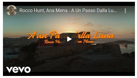 A un passo dalla luna, Rocco Hunt feat. Ana Mena: testo e video ufficiale