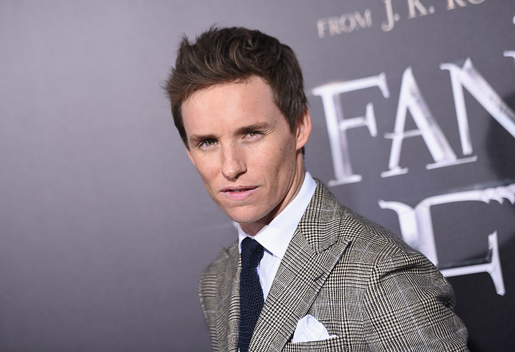 Eddie Redmayne critica i tweet transfobici di J.K. Rowling