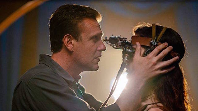Messaggi da Elsewhere, Jason Segel e la sua matrioska di magia e sorpresa