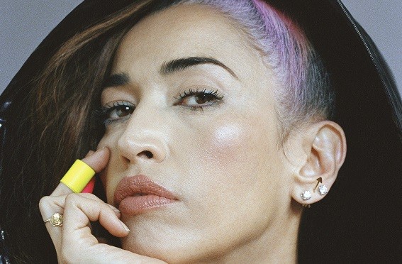 Nina Zilli a Blogo: “Schiacciacuore è una di quelle canzoni che nascono da sole”. E sul nuovo album, Sanremo e X Factor ci dice che…