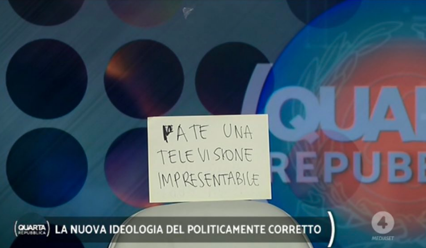 Quarta Repubblica, Raimo accusa Montanelli con dei cartelli e attacca Porro. Poi se ne va