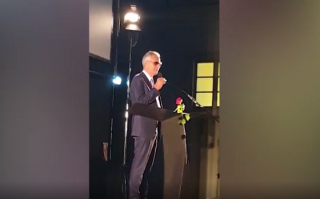 Andrea Bocelli chiarisce: “Non sono un negazionista, sono stato frainteso”