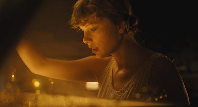 Cardigan, Taylor Swift: il racconto di una storia d’amore perduta e del ricordo indelebile che lascia (lyrics, video, traduzione)