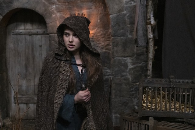 Cursed, arriva su Netflix la serie che rivisita la leggenda di Re Artù: la recensione