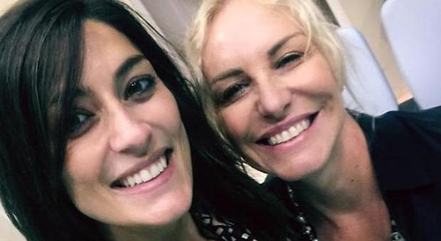Elisa Isoardi lancia un messaggio ad Antonella Clerici: “Spero che mi inviti nei suoi programmi”