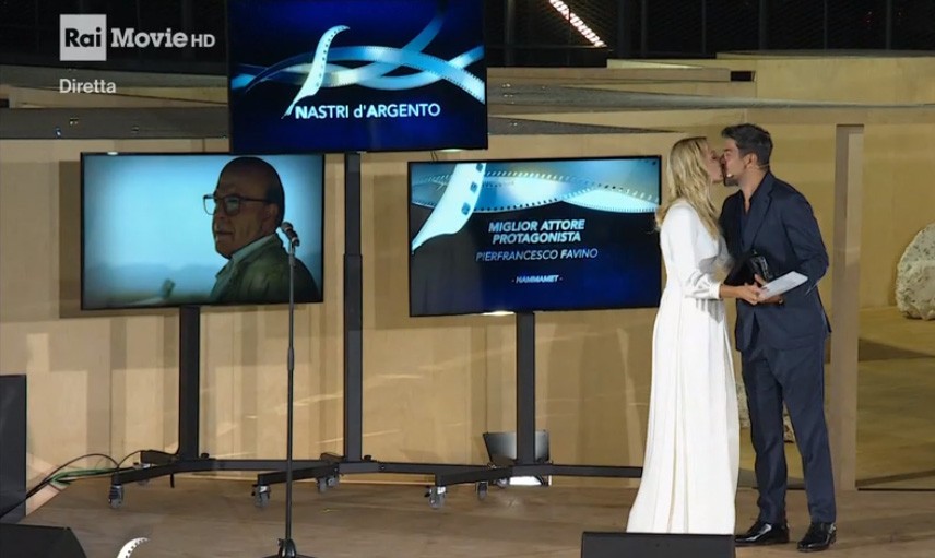 Nastri d’Argento 2020, meno male che c’è stato il bacio ‘rivoluzionario’ dei coniugi Favino