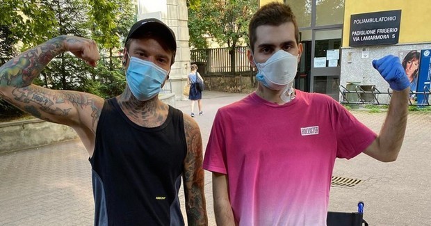Fedez replica ad Andrea Bocelli: “Ogni tanto, fare silenzio non fa male…”
