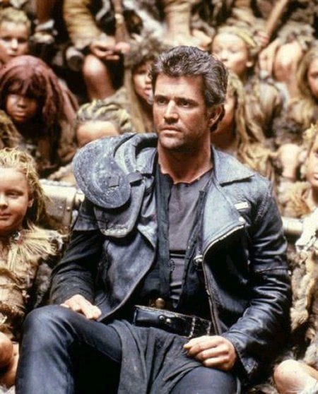 Mad Max 3 compie 35 anni: foto e locandine ufficiali del film