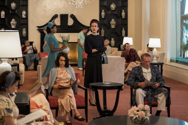 Ratched, le prime immagini del prequel Netflix di Qualcuno volò sul nido del cuculo
