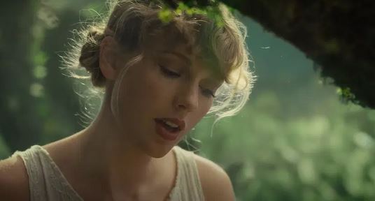 La top ten degli album delle cantanti donna con il miglior debutto di sempre su Spotify: Taylor Swift batte se stessa