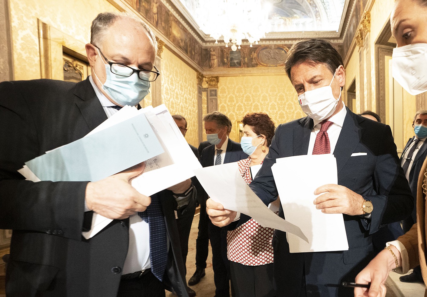 Decreto ristori bis oggi in Cdm, Conte: “Importi moltiplicati”. Le novità