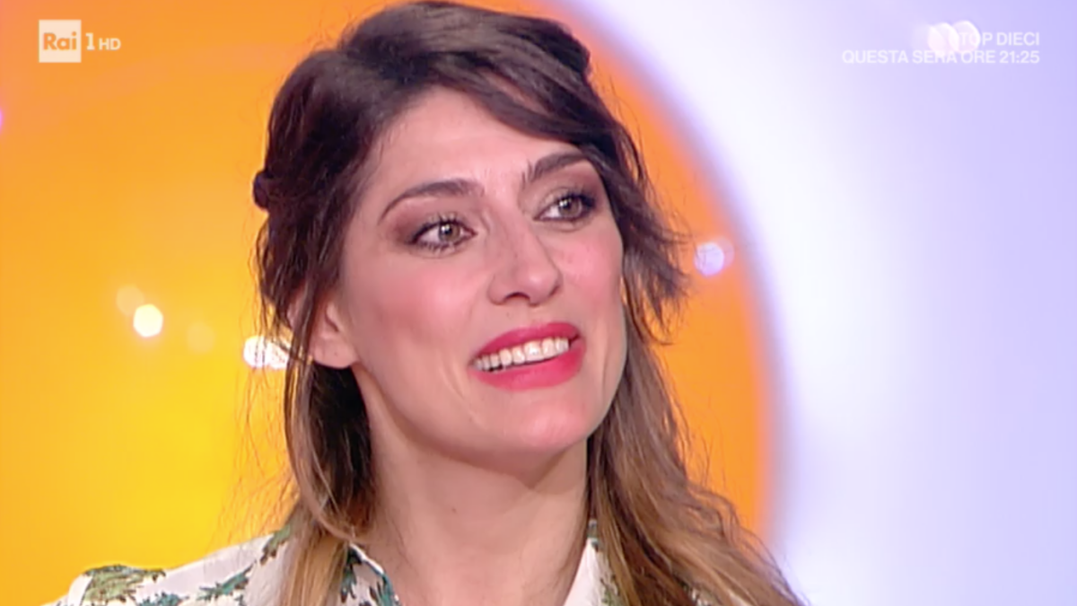 Elisa Isoardi: “Ballando con le stelle sarà una grande prova per me” (e Ciacci spoilera chi la affiancherà?) (VIDEO)