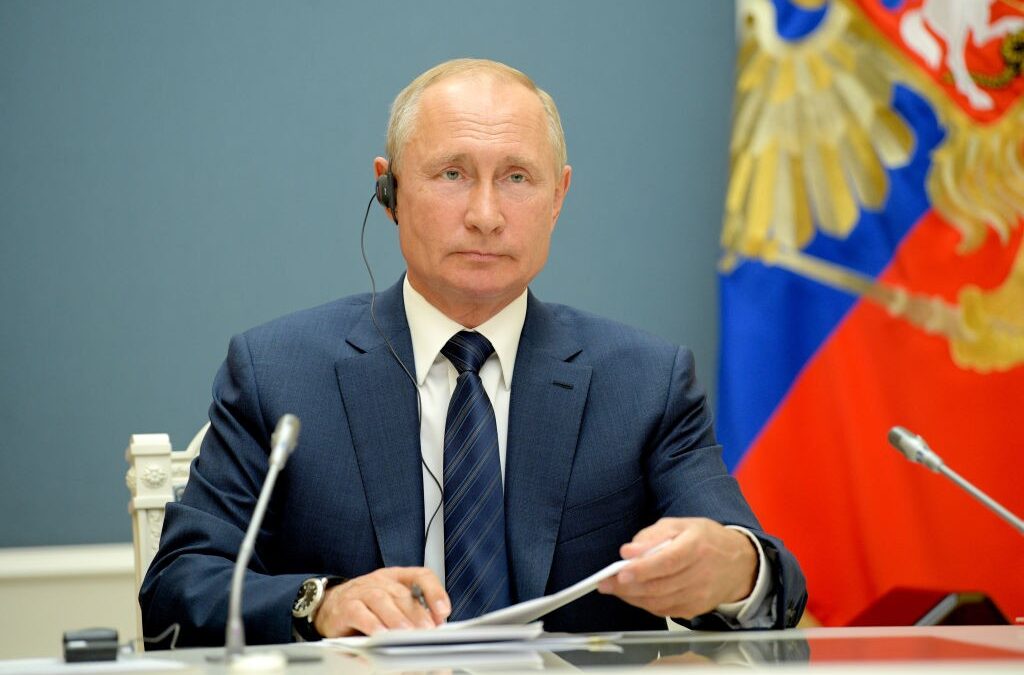 Russia, Putin replica a Biden: “Giudizio è riflesso di se stessi”