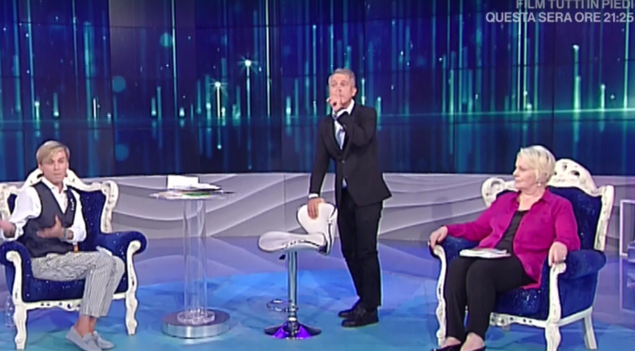 Ancora tensione a Io e te, Diaco: “Fate silenzio in studio, noi stiamo lavorando”