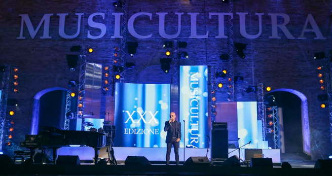 Musicultura 2020 su Rai2 il 3 settembre: Enrico Ruggeri confermato conduttore
