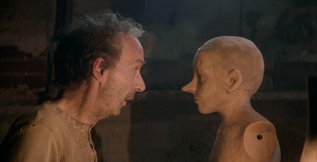 Ascolti tv mercoledì 22 dicembre 2021: Pinocchio, Mare Fuori, Tutta colpa di Freud